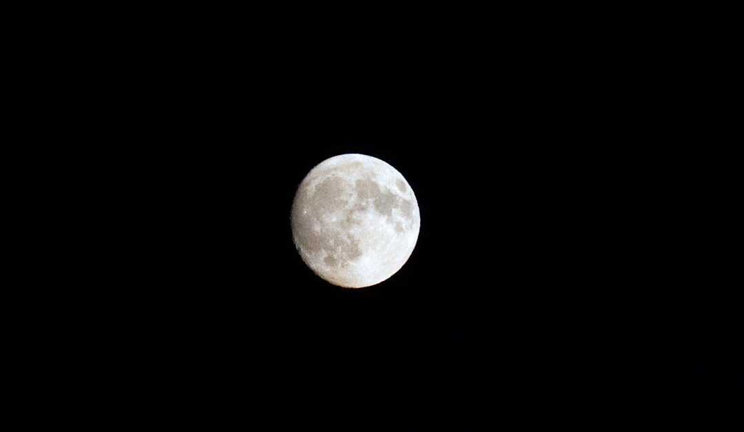 découvrez l'influence de la pleine lune en cancer sur vos émotions, votre intuition et votre bien-être. guide complet pour comprendre cette phase lunaire.