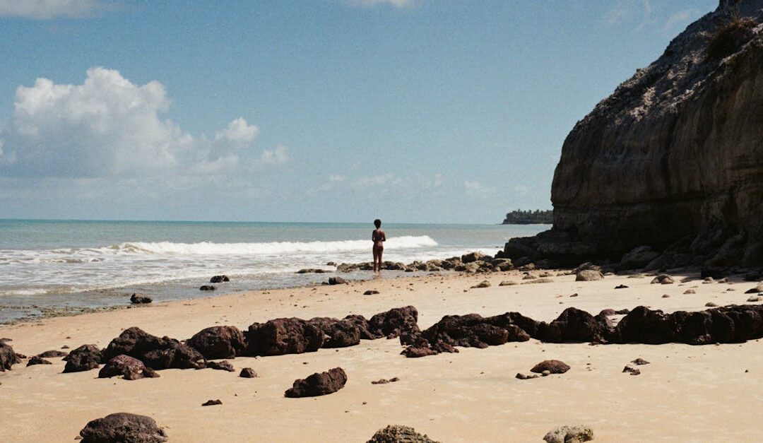 découvrez comment surmonter la solitude et cultiver des relations enrichissantes pour un bien-être émotionnel durable.